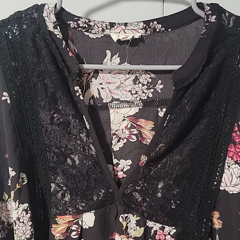 POL Floral Top - Picture 3 of 9